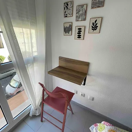 Carmenes 2 Apartment